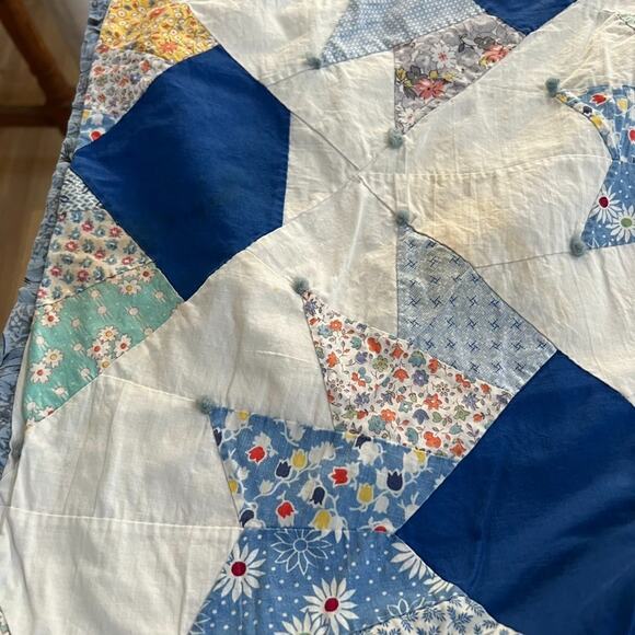 Handmade Fan Quilt Patchwork Floral Pattern Reversible 71.5"x 67" - Picture 12 of 16